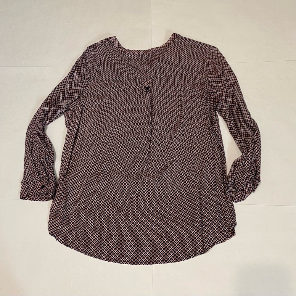 41. ⭐️Passports floral top size medium - Picture 5 of 8